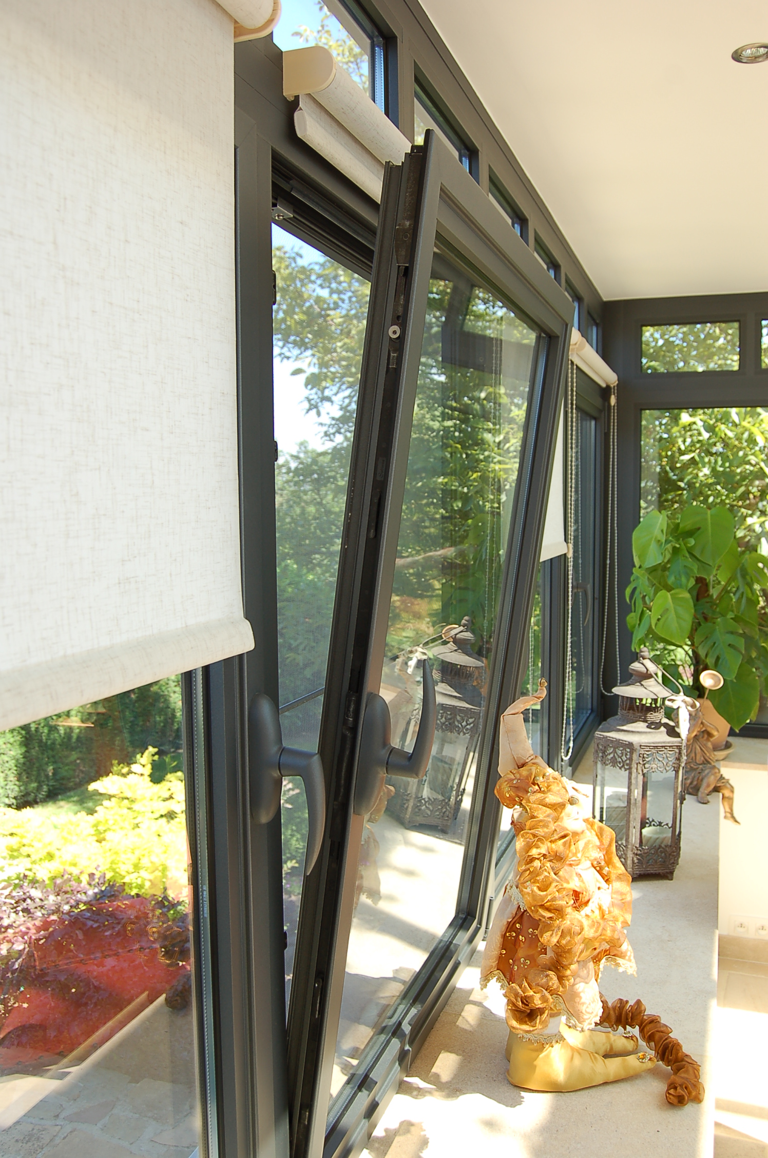 Tilt and turn aluminium windows